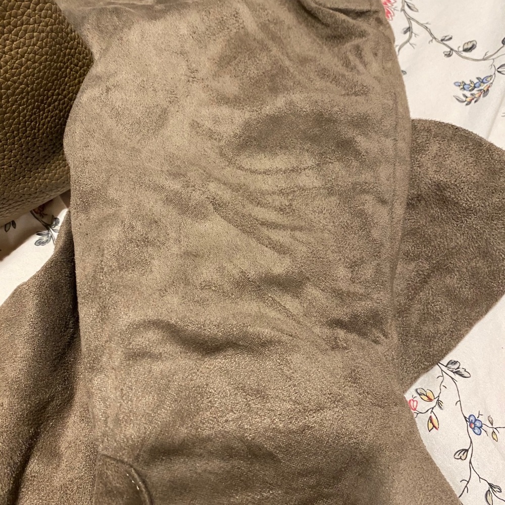 Beautiful boots 👢 - Picture 2 of 6